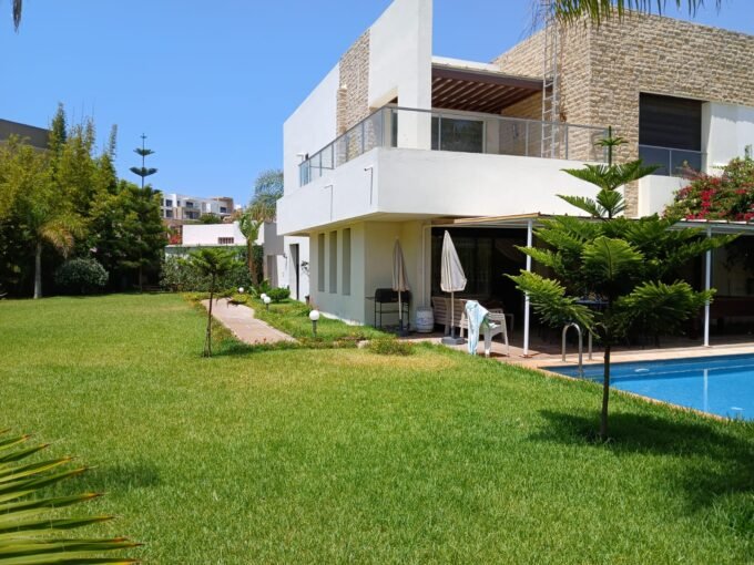 Villa Moderne à Vendre à Plage Des Nations