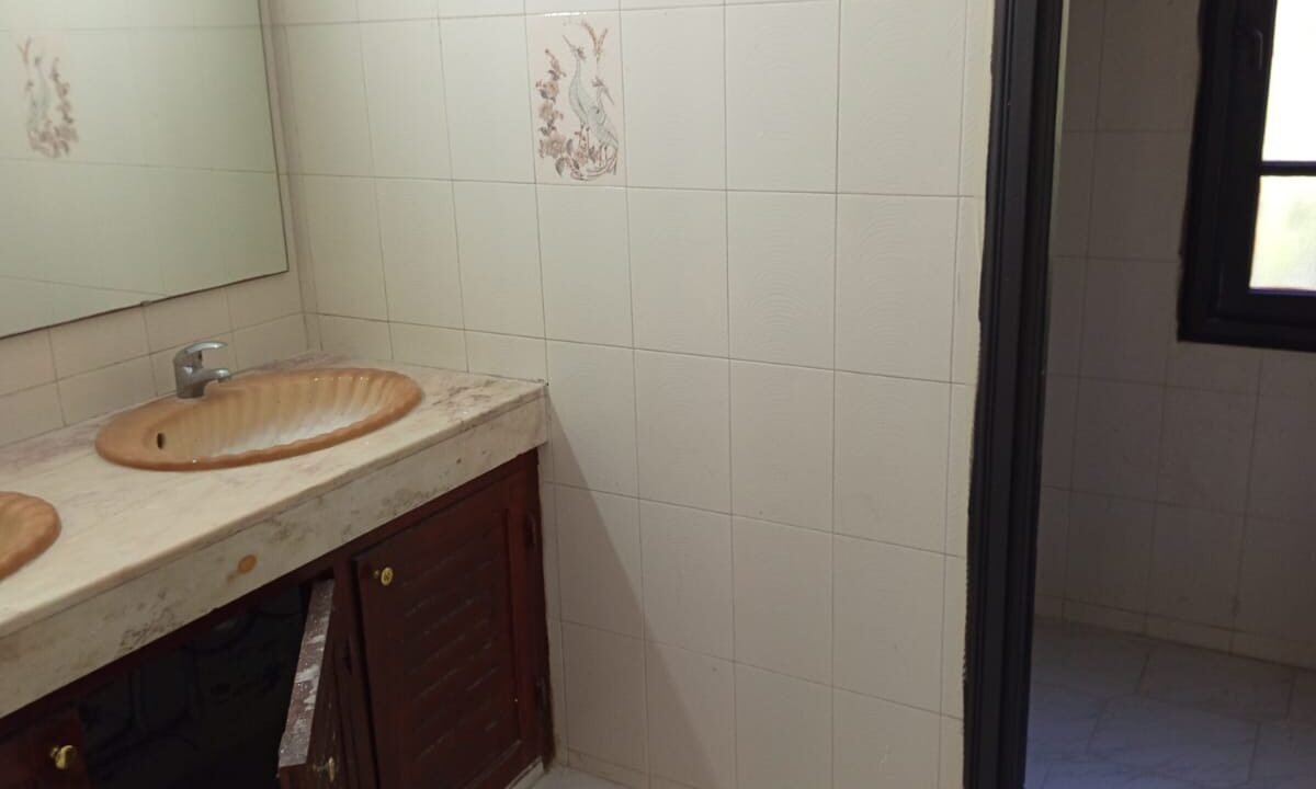 WhatsApp Image 2025-11-18 at 18.03.29