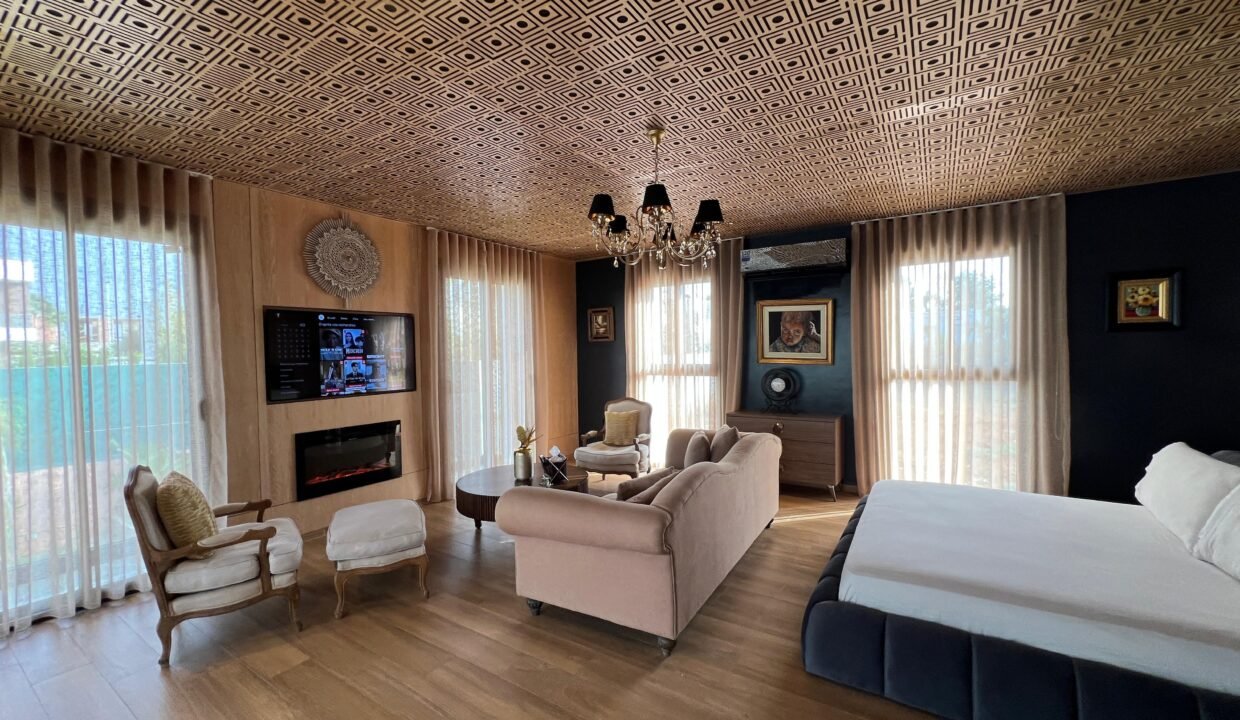 WhatsApp Image 2025-10-01 at 17.47.24